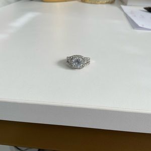 Beautiful fashion jewelry ring